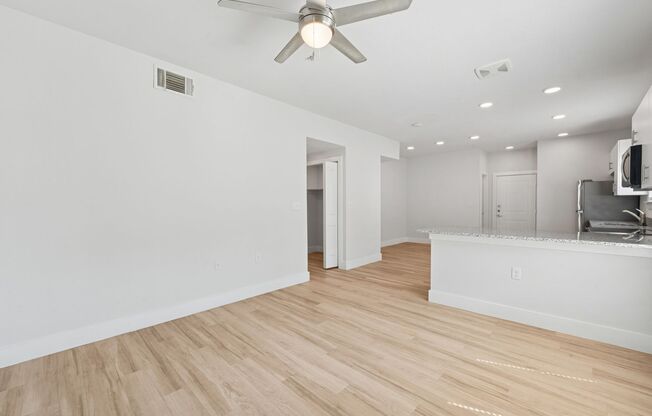 2 beds, 1 bath, 944 sqft, $1,469, Unit 332