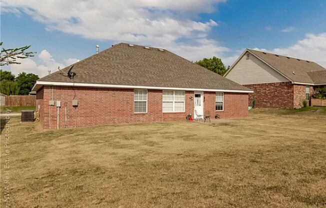 Beautiful Home In The Heart of Farmington, Arkansas! Apply Today!!