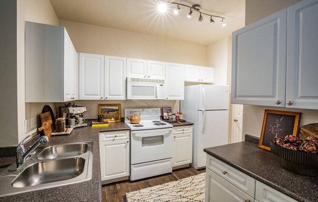 Downtown Thornton CO Apartments with Full Kitchen with Microwave and Dishwasher