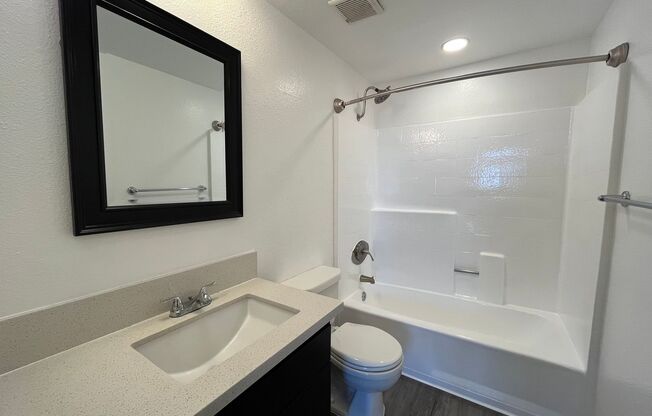 2 beds, 2 baths, 895 sqft, $2,095, Unit 304