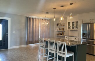 461 SE SKIPPER LN
