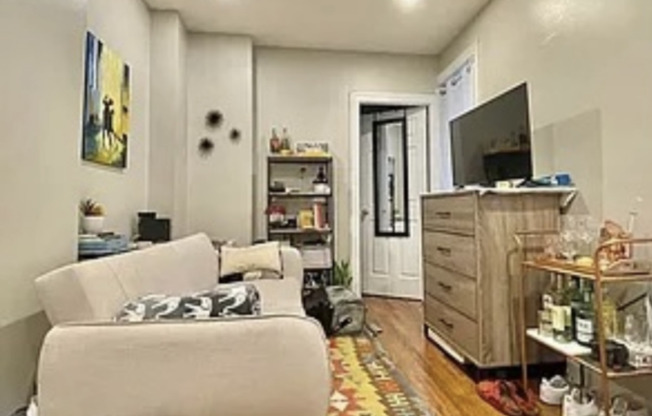 338 E 65 ST