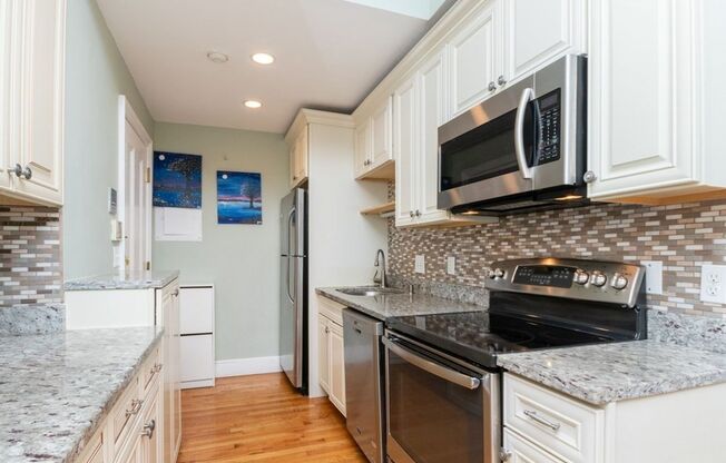 Gorgeous 2 bedroom in the heart of Back Bay!