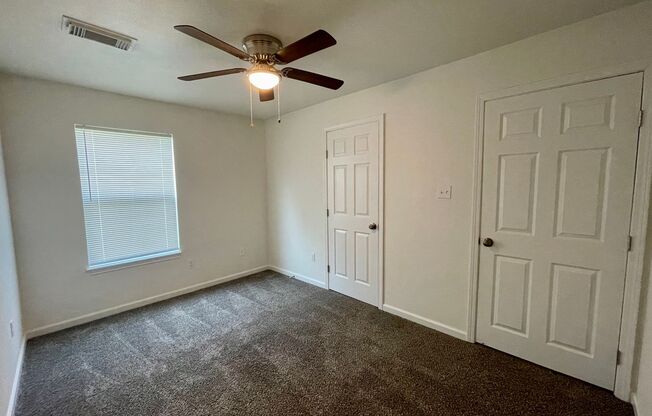 2 beds, 1 bath, 750 sqft, $1,050, Unit 780 E. Irby - RTR - ** Move-In Special! $250 off first month rent**