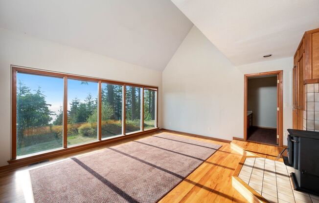 Beautiful home with views and in a gated community off Chuckanut!!!
