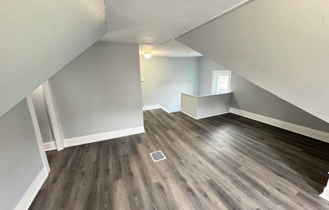 3 beds, 1 bath, $1,450, Unit 559 3rd Street