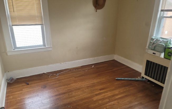 3 beds, 1 bath, $2,500