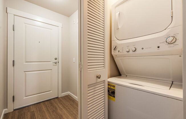Studio, 1 bath, 490 sqft, $1,100, Unit 207