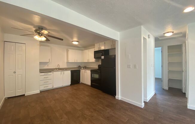 2 beds, 1 bath, 807 sqft, $1,875, Unit C1