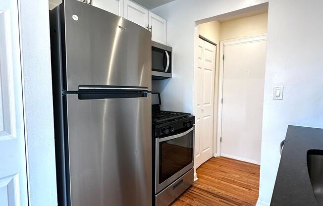 1 bed, 1 bath, 650 sqft, $1,600, Unit 6954-520