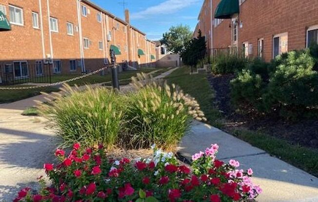 1 bed, 1 bath, 725 sqft, $1,325, Unit H09