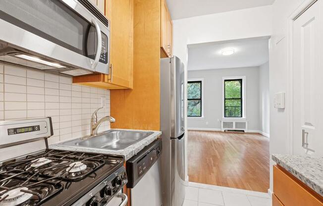 Studio, 1 bath, $2,600, Unit 3-B