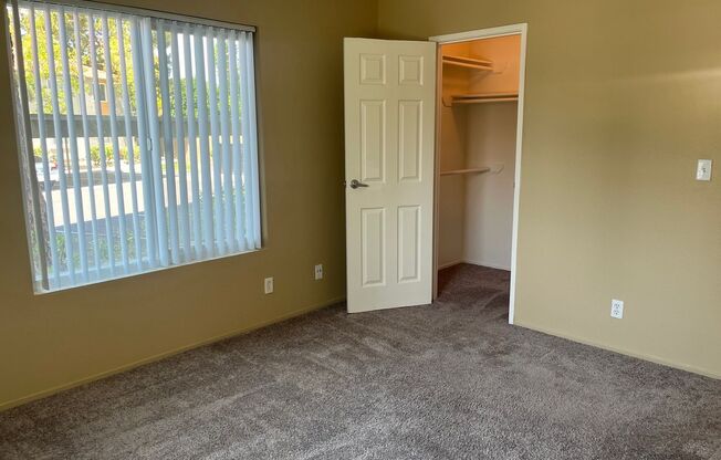 2 beds, 1 bath, 875 sqft, $2,430, Unit 39