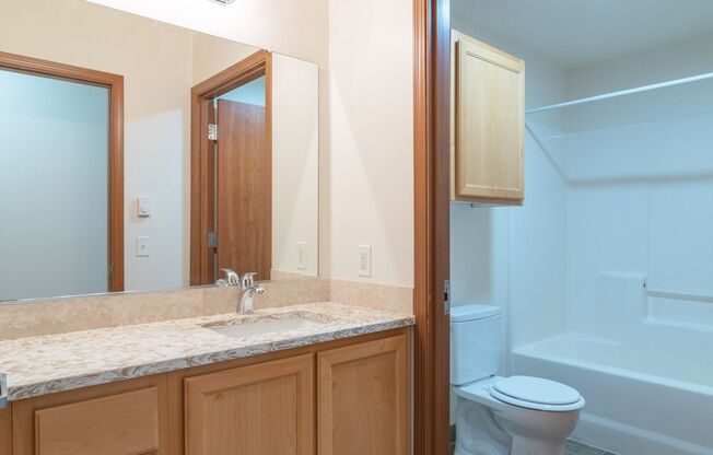 3 beds, 2 baths, $2,400, Unit 102