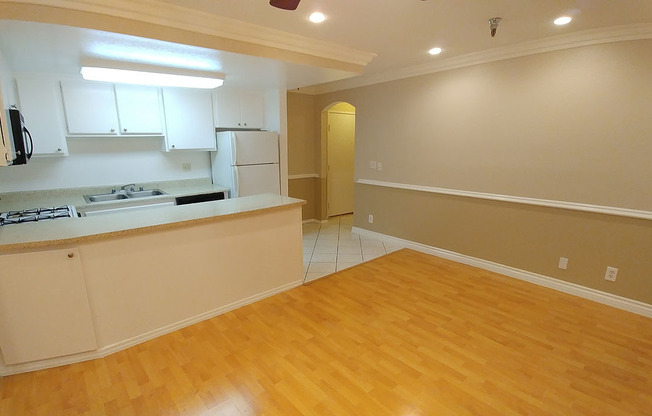 2 beds, 2 baths, 910 sqft, $2,595, Unit 209