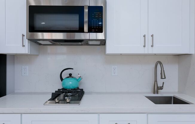 Studio, 1 bath, 295 sqft, $1,950, Unit 212