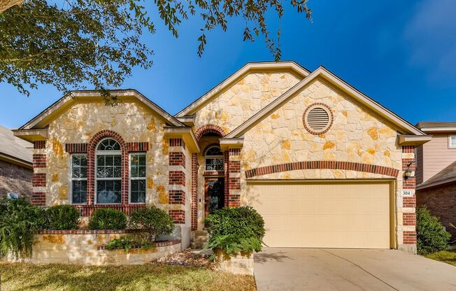 3BR/3 Bath with Upstairs Bonus Room in Cibolo, TX