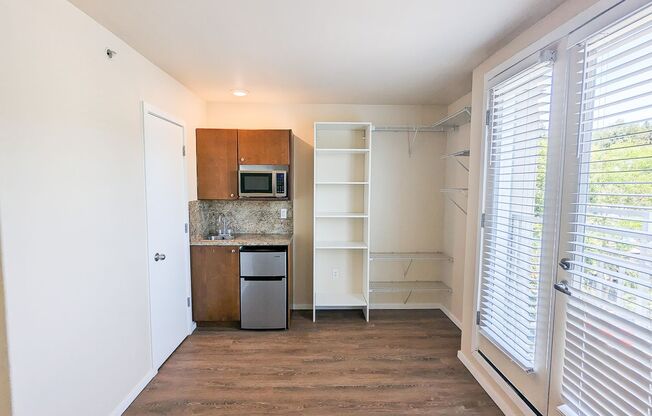 Studio, 1 bath, 160 sqft, $1,335, Unit 201