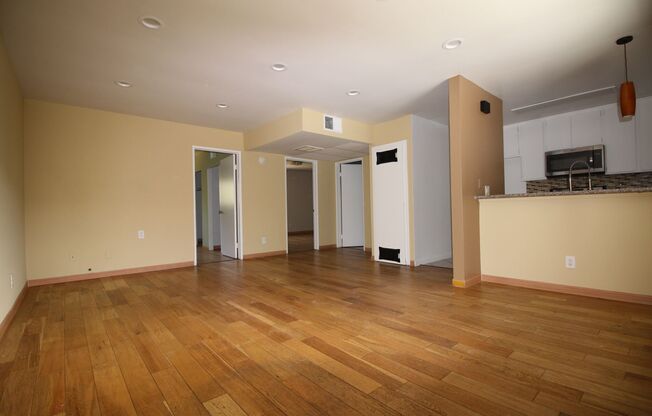 2 beds, 1 bath, $2,150, Unit 15