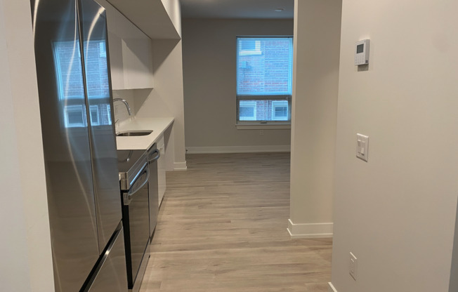 2 beds, 1 bath, 820 sqft, $2,220, Unit A202