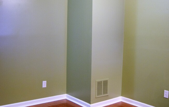 Charming 3 Bedroom/ 1 Bathroom Townhome in East Baltimore, MD!