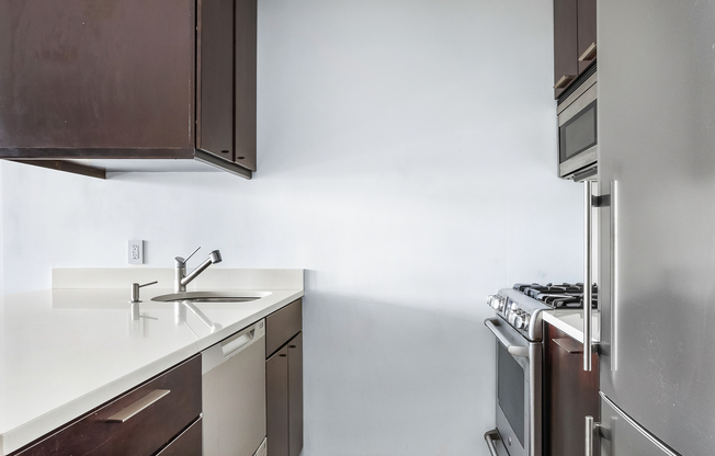 1 bed, 1 bath, $5,900, Unit 14E