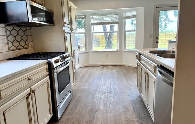 Like new!  3/2/2 Country Aire Estates
