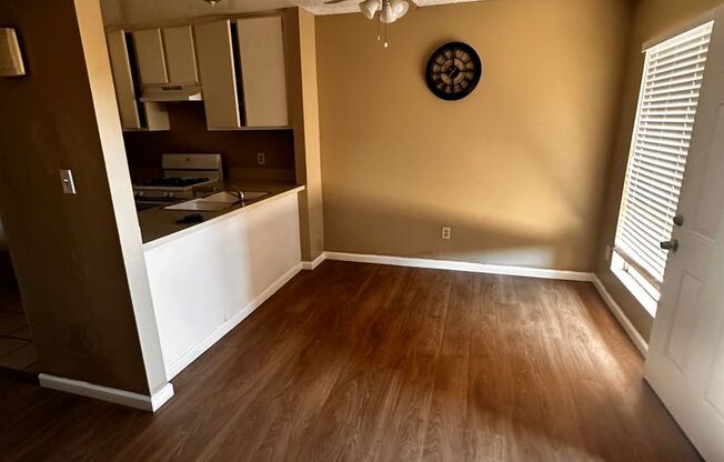 2 bedroom 1 Bath Upstairs Apartment for Rent