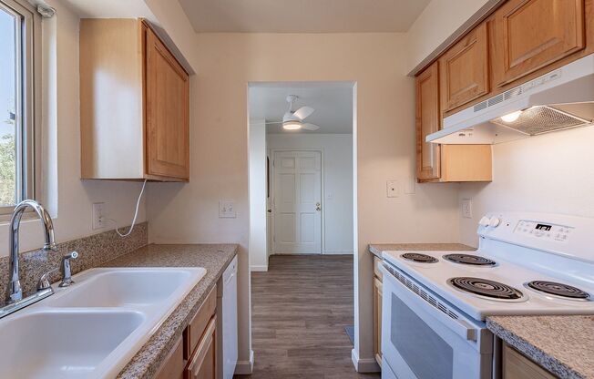 2 beds, 1 bath, $1,150, Unit Unit D