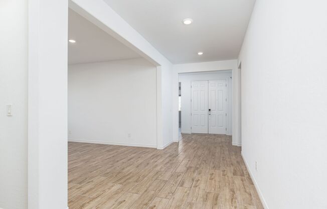 Newer single story close to the 215 in North Las Vegas
