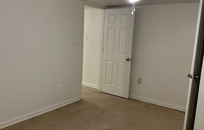 1 bed, 1 bath, $875, Unit Basement