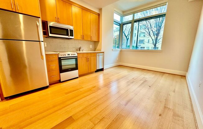 1 bed, 1 bath, $2,500, Unit 102