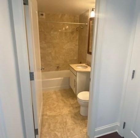 1 bed, 1 bath, 725 sqft, $4,000, Unit 701