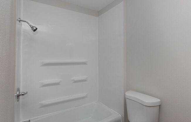 2 beds, 1 bath, 850 sqft, $795, Unit 3535 N Main Street Apt A-5