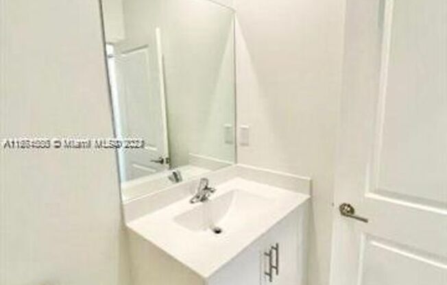 3 beds, 2.5 baths, $3,500, Unit # 20630