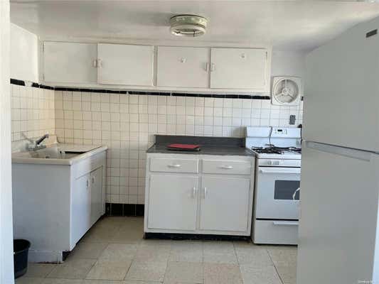 2 beds, 1 bath, $2,500