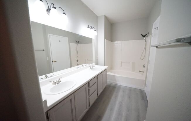 2 beds, 2 baths, $1,495, Unit Bldg #5