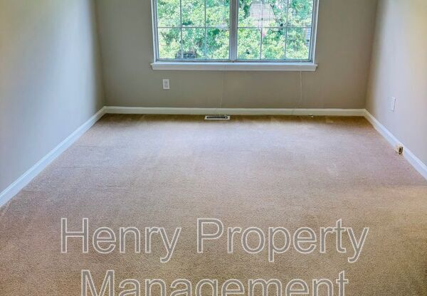 114 RIVA TRCE DR