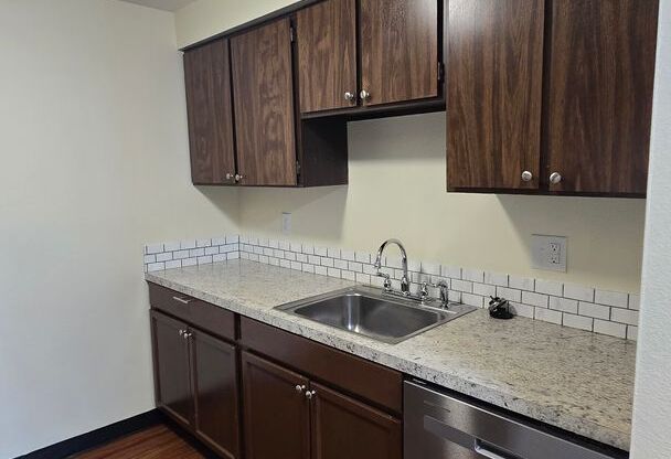 1 bed, 1 bath, 750 sqft, $1,075, Unit 1877F