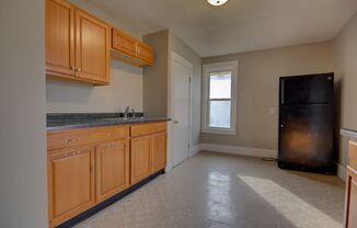 2 beds, 1 bath, 750 sqft, $795, Unit upper