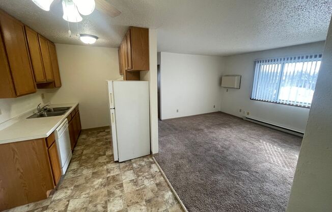 2 beds, 1 bath, $655, Unit 26-A