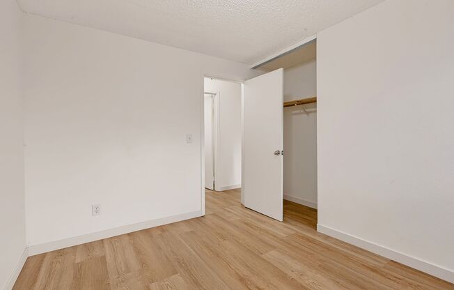 3 beds, 1 bath, 864 sqft, $1,445, Unit 39