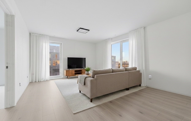 1 bed, 1 bath, 633 sqft, $4,100, Unit 511