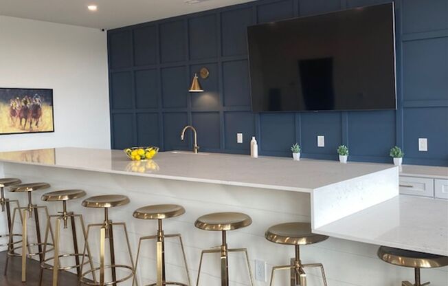 2 beds, 2 baths, 958 sqft, $2,325, Unit 810