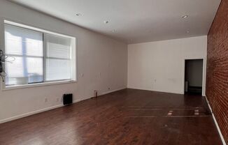 Studio, 1 bath, $1,000, Unit 1st Floor Front Commerical