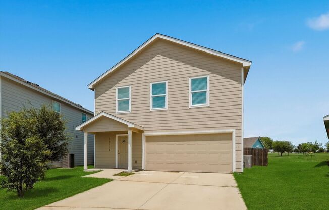 Beautiful 4-Bedroom Home with Golf & Clubhouse Access