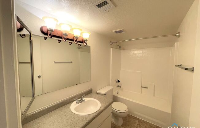 1 bed, 1 bath, 460 sqft, $925, Unit 223