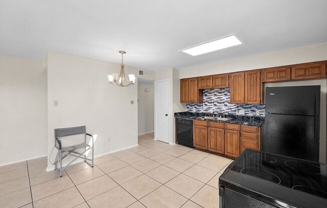 3 beds, 2 baths, $2,400