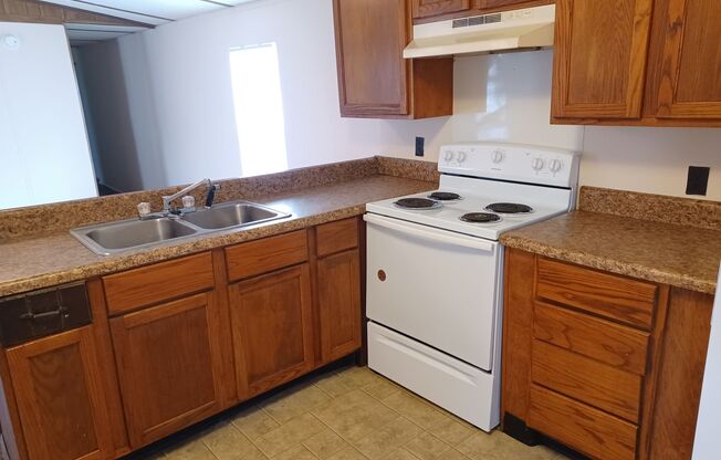 2 beds, 1 bath, $750, Unit Lot 7