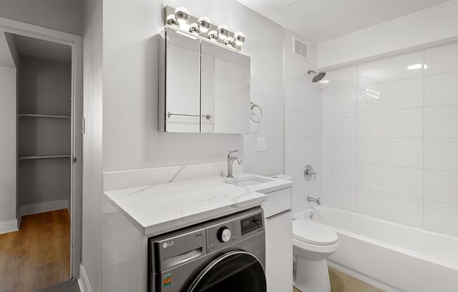 3 beds, 1.5 baths, 1,001 sqft, $3,500, Unit 20C